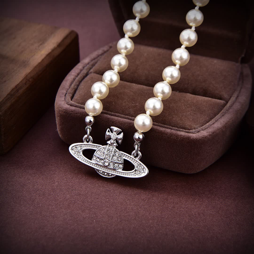 Vivienne Westwood Bee Pendant Pearl Necklace